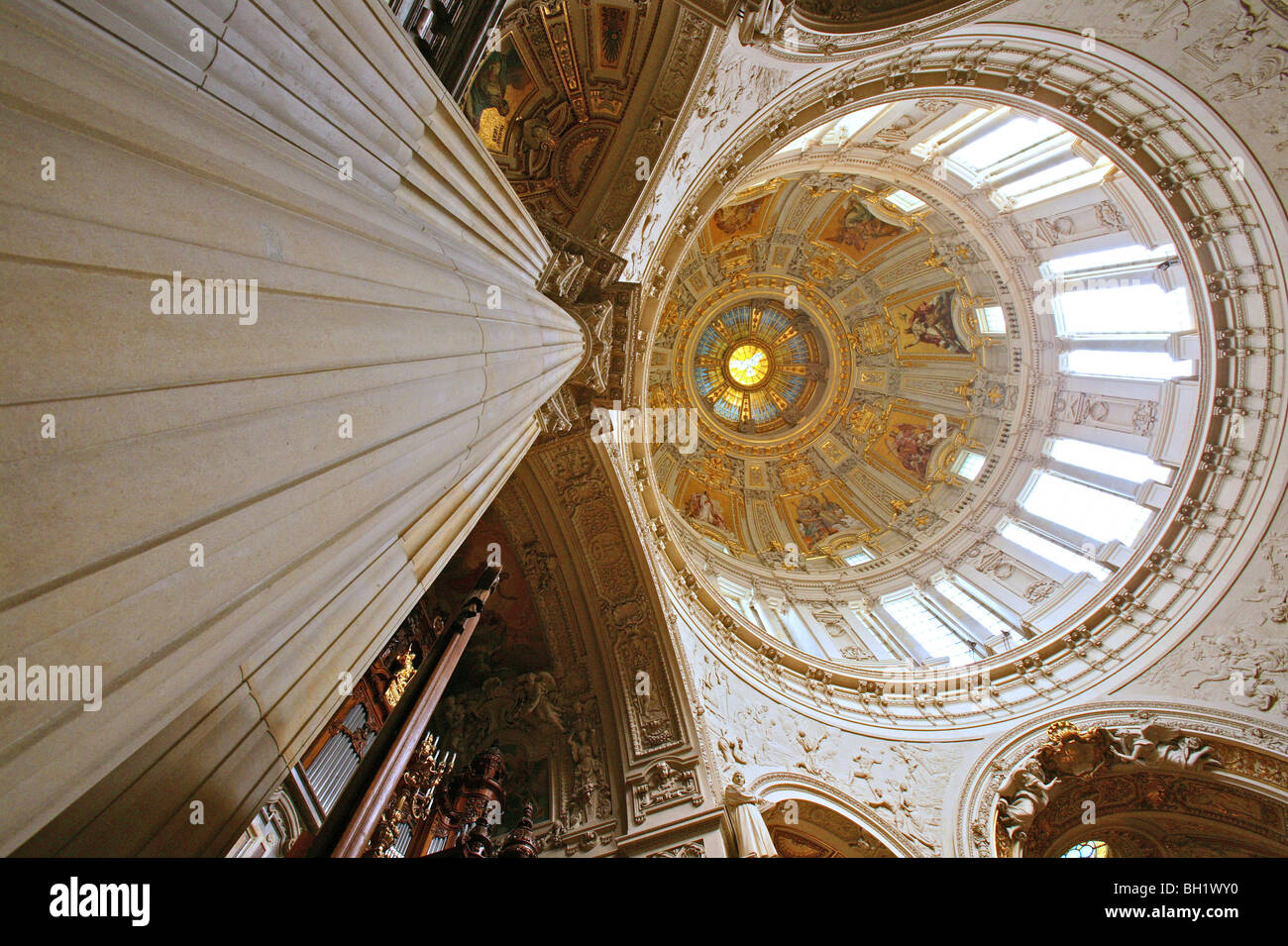 Berliner Dom, chaire Néo-baroque et un grand orgue Sauer, Berlin Banque D'Images