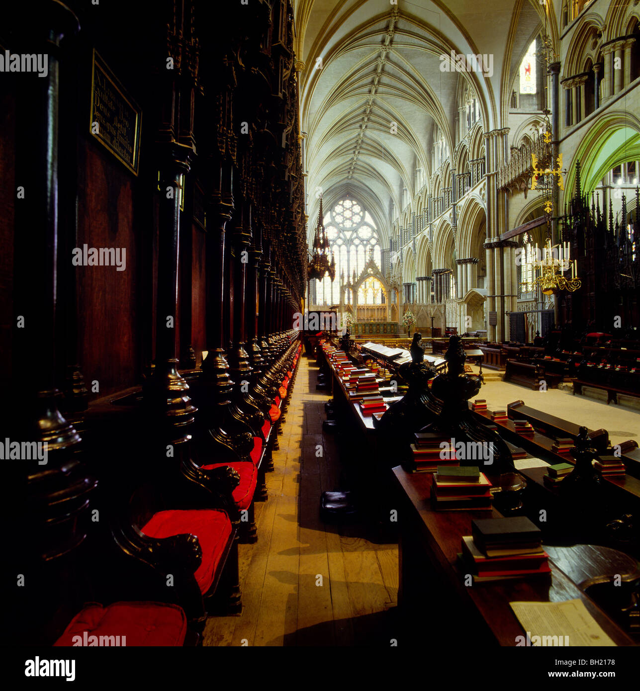 La Cathédrale de Lincoln Royaume-uni - St Hugh's Choir avec miséricordes sculptées dans la cale, à l'Est Banque D'Images