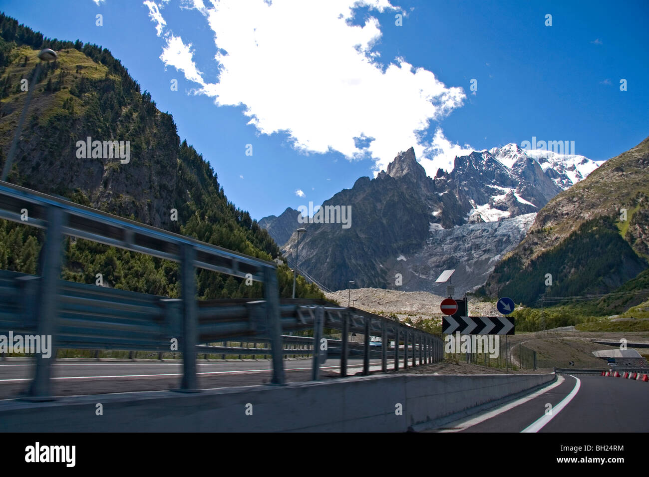 Sur la montagne de la route vers le tunnel du Mont Blanc Banque D'Images