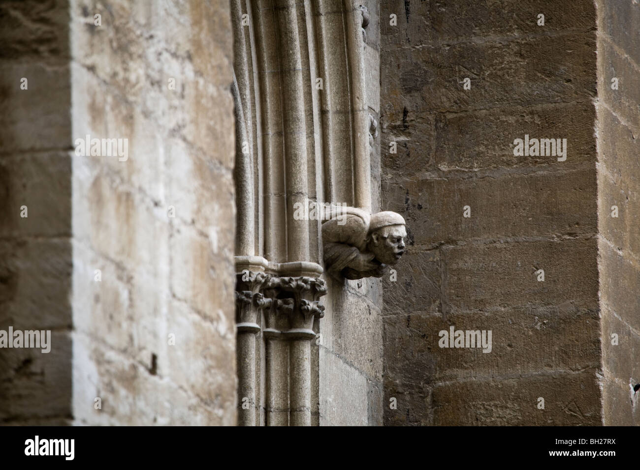 Dans le mur avec la figure de moine. Palais des Papes (Palais des Papes, Avignon, France Banque D'Images