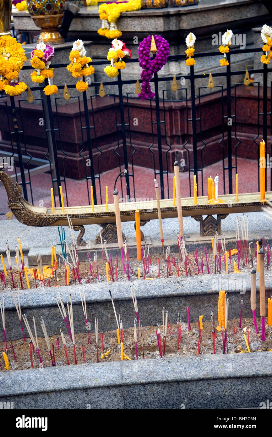 L'encens au culte sur Thanon Rama I / Ploenchit Banque D'Images