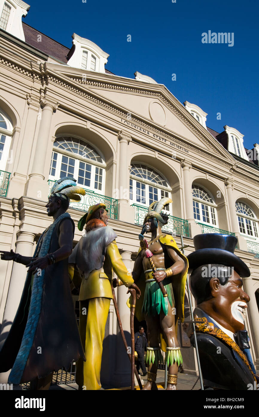 Flotteurs zoulou à destination de l'État laissant Mardi Gras de Louisiana Museum, New Orleans French Quarter Banque D'Images
