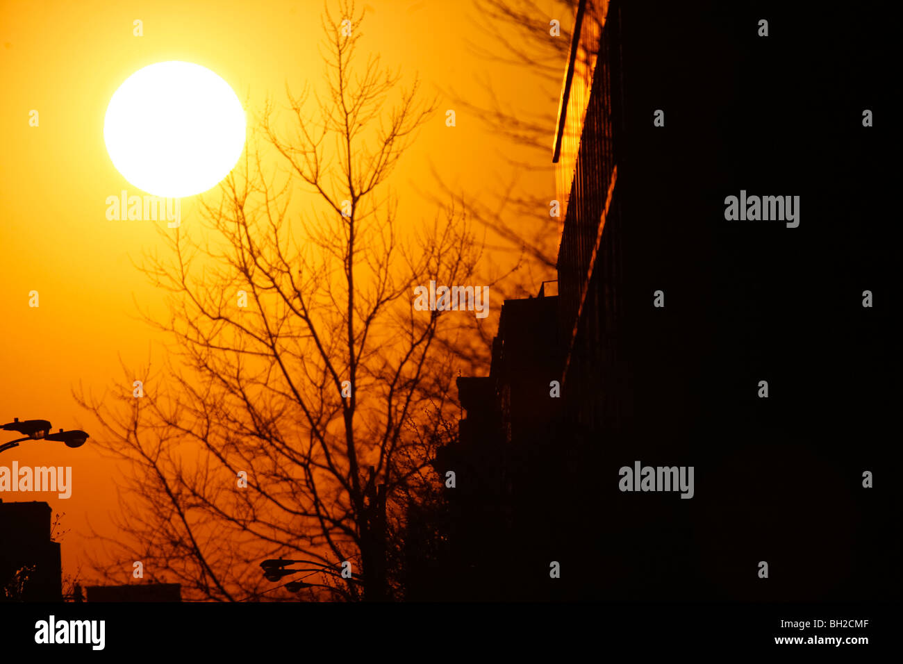 Lever de soleil au-dessus de Manhattan au début d'un matin de mars Banque D'Images