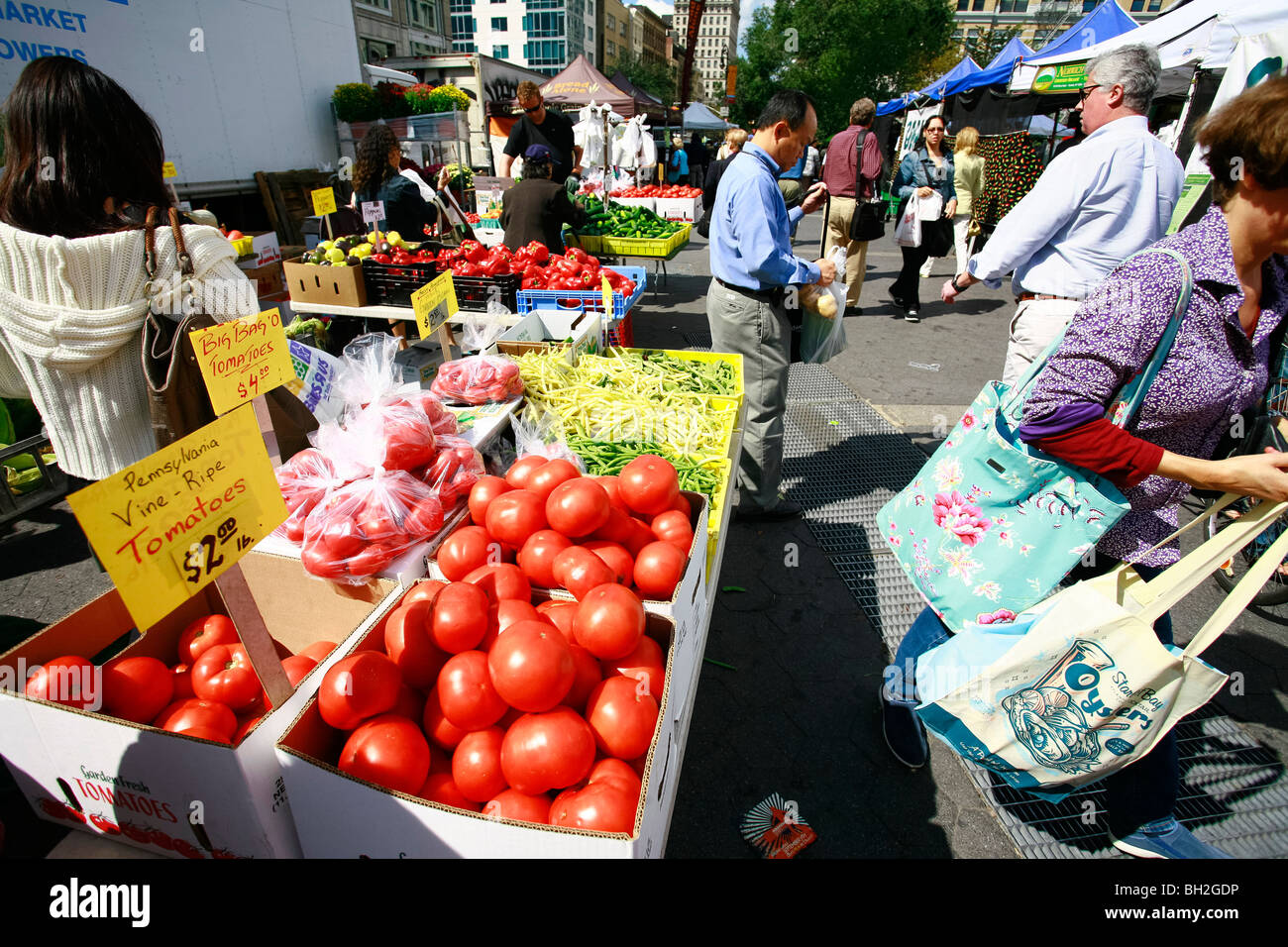 Des légumes sur un marché de producteurs sur Union Square à New York Banque D'Images