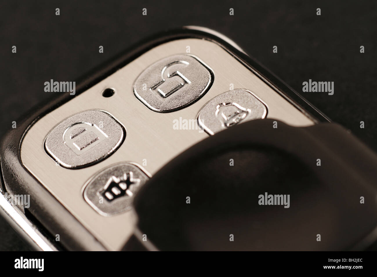 Close-up d'une alarme de voiture commande à distance sur un fond noir Banque D'Images