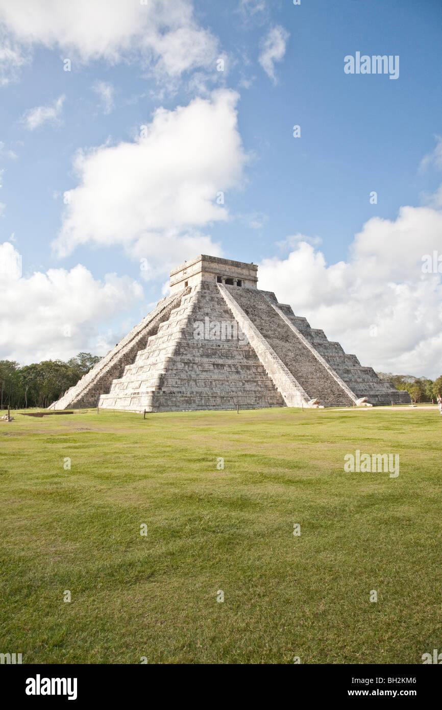 Le Château ou Pyramide de Kukulcan. Site archéologique de Chichen Itza Yucatan Mexique. Banque D'Images