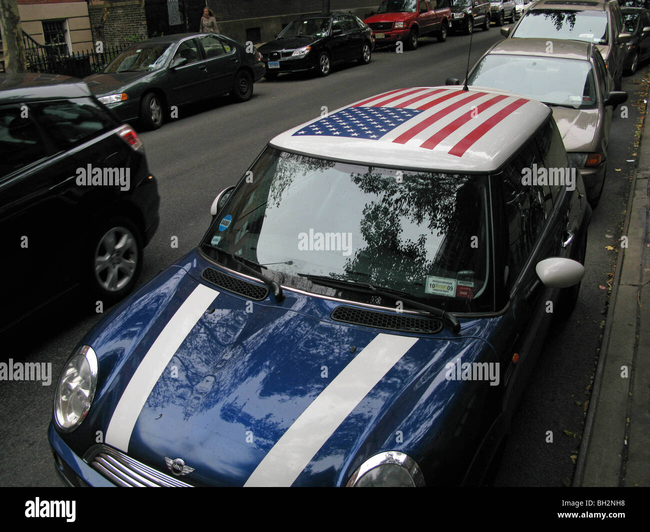 Voiture Mini Cooper avec le drapeau américain Banque D'Images