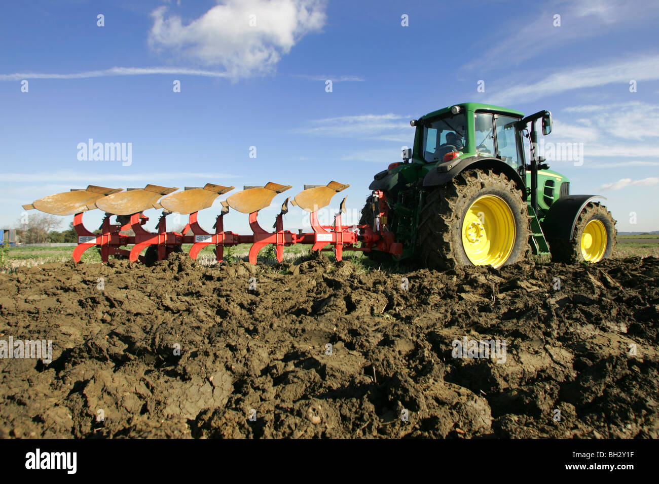 Le Labour tracteur John Deere Banque D'Images