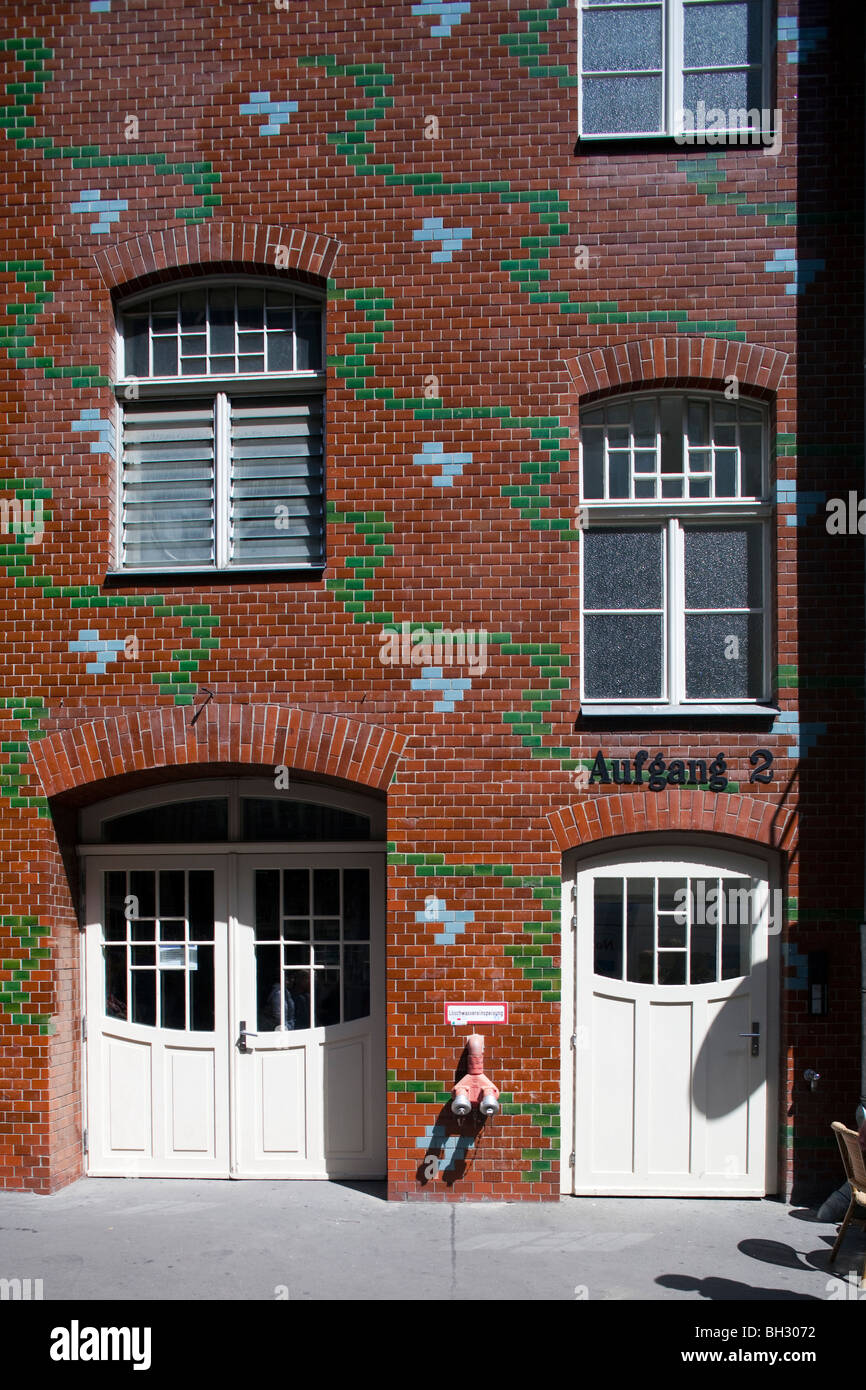 Première cour, tuiles vernissées dans le style Art Nouveau, de l'Hackeschen Höfe, Berlin, Allemagne, GermanyBerlin Banque D'Images