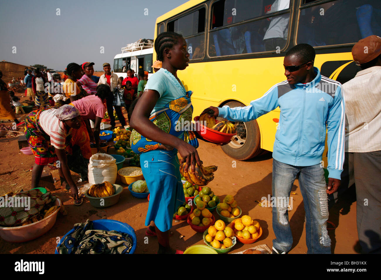 Marché à Alto Hama, l'Angola, l'Afrique. Banque D'Images