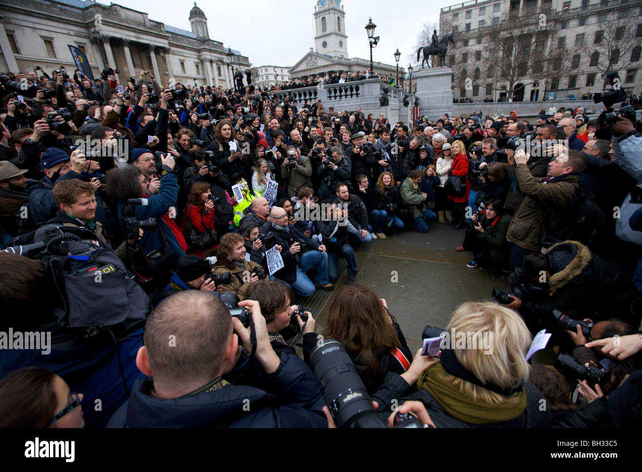 Rassemblement de masse de photographes protestaient contre l'article 44 de la Loi de 2000 sur le terrorisme à Trafalgar Square London Banque D'Images