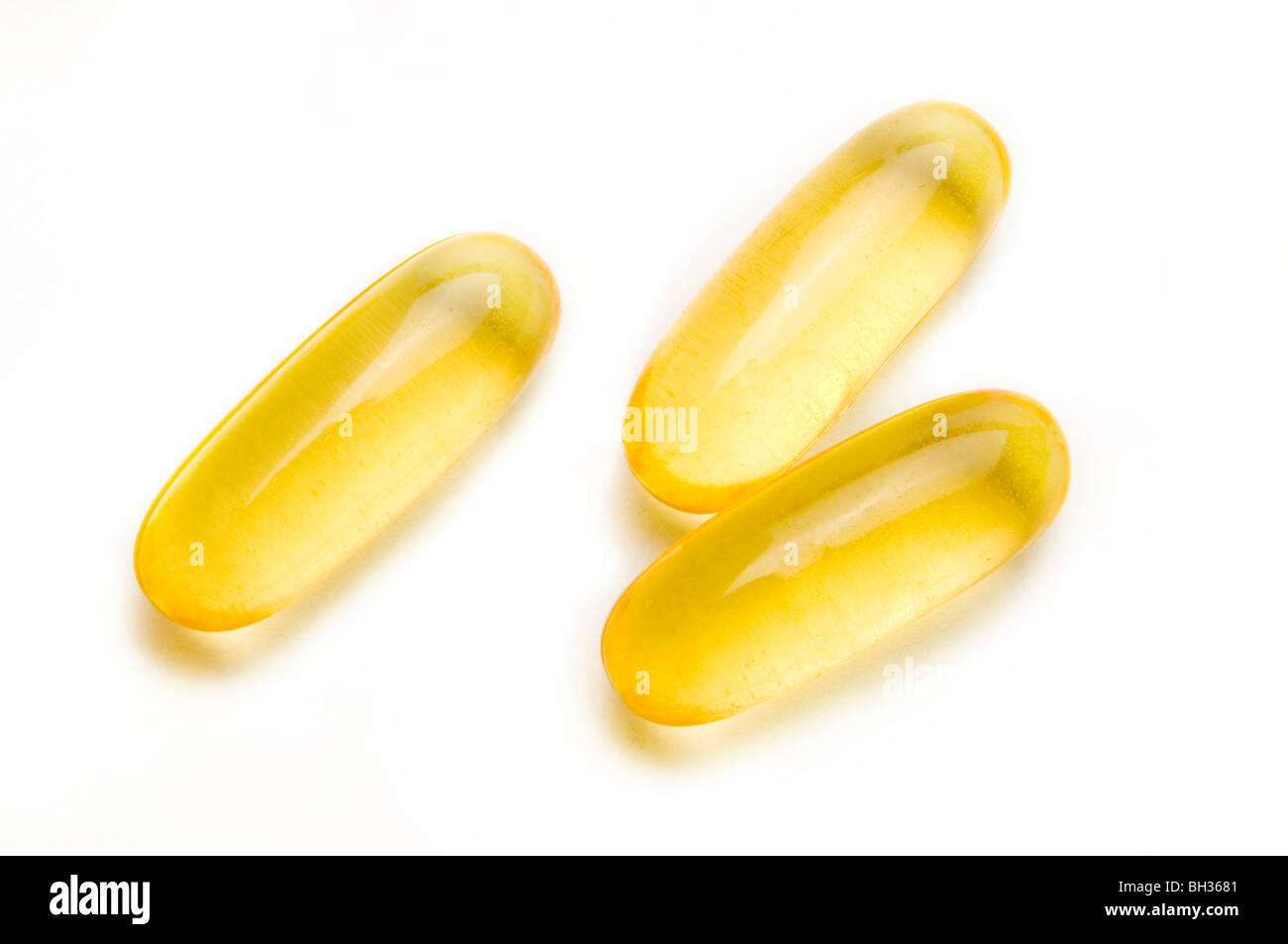 Des capsules d'huile de poisson on white Banque D'Images