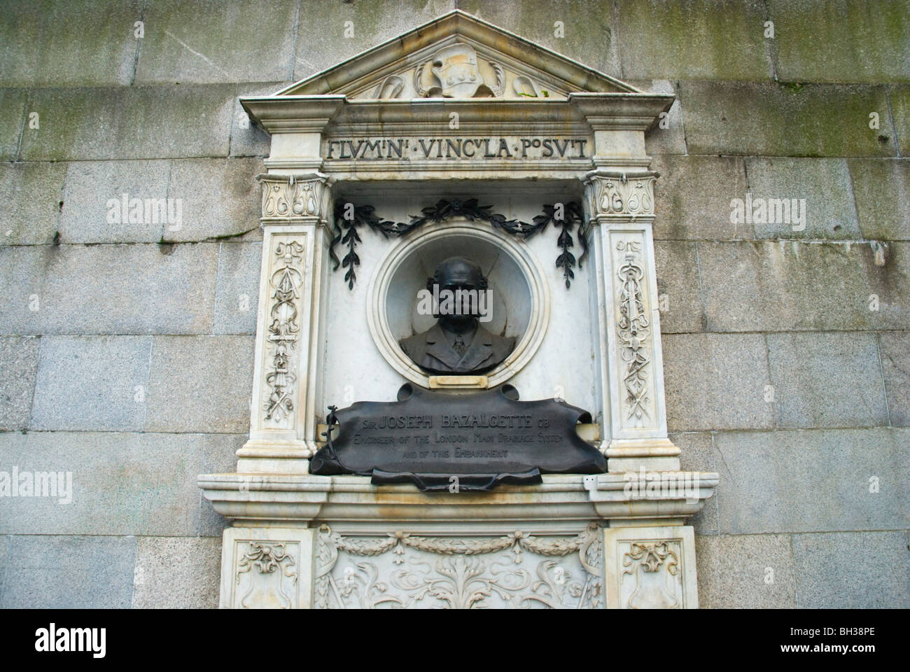 Joseph Bazalgette sculpture Victoria Embankment central London England UK Banque D'Images