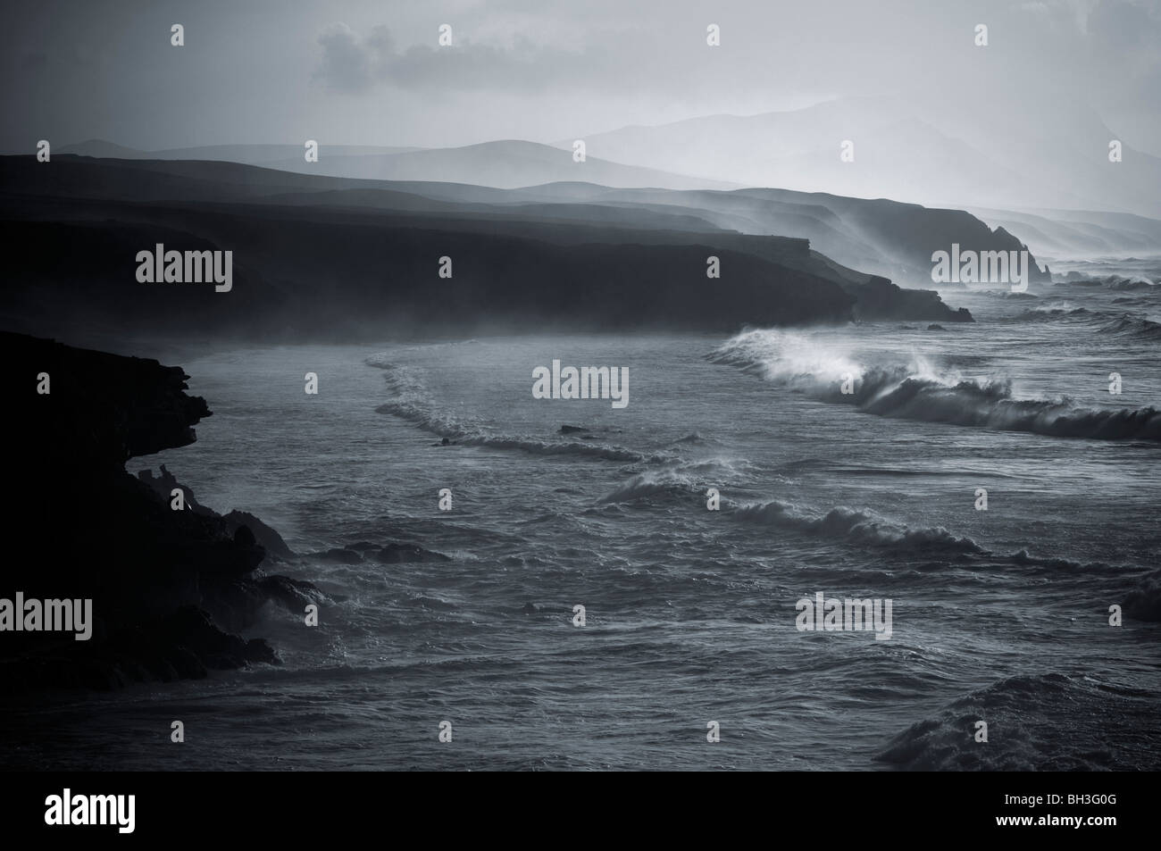Stormy sea mer Seascape scape paysages marins paysages drame tempête tempêtes, vagues de houle vague rugueuse moody Banque D'Images