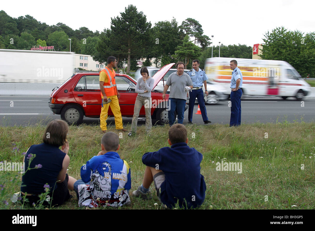 Les gendarmes ET PATROLLER, autoroute A6, SEINE ET MARNE (77) Banque D'Images