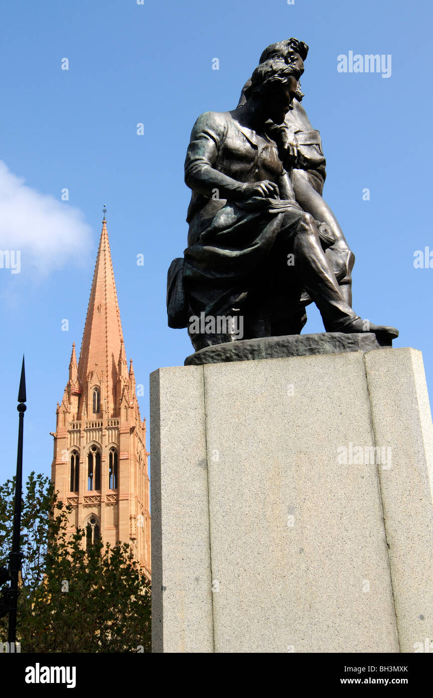 Bourke et testaments statue avec la cathédrale St Paul corner Bourke Street Mall et Swanston Street Melbourne Victoria Australia Banque D'Images