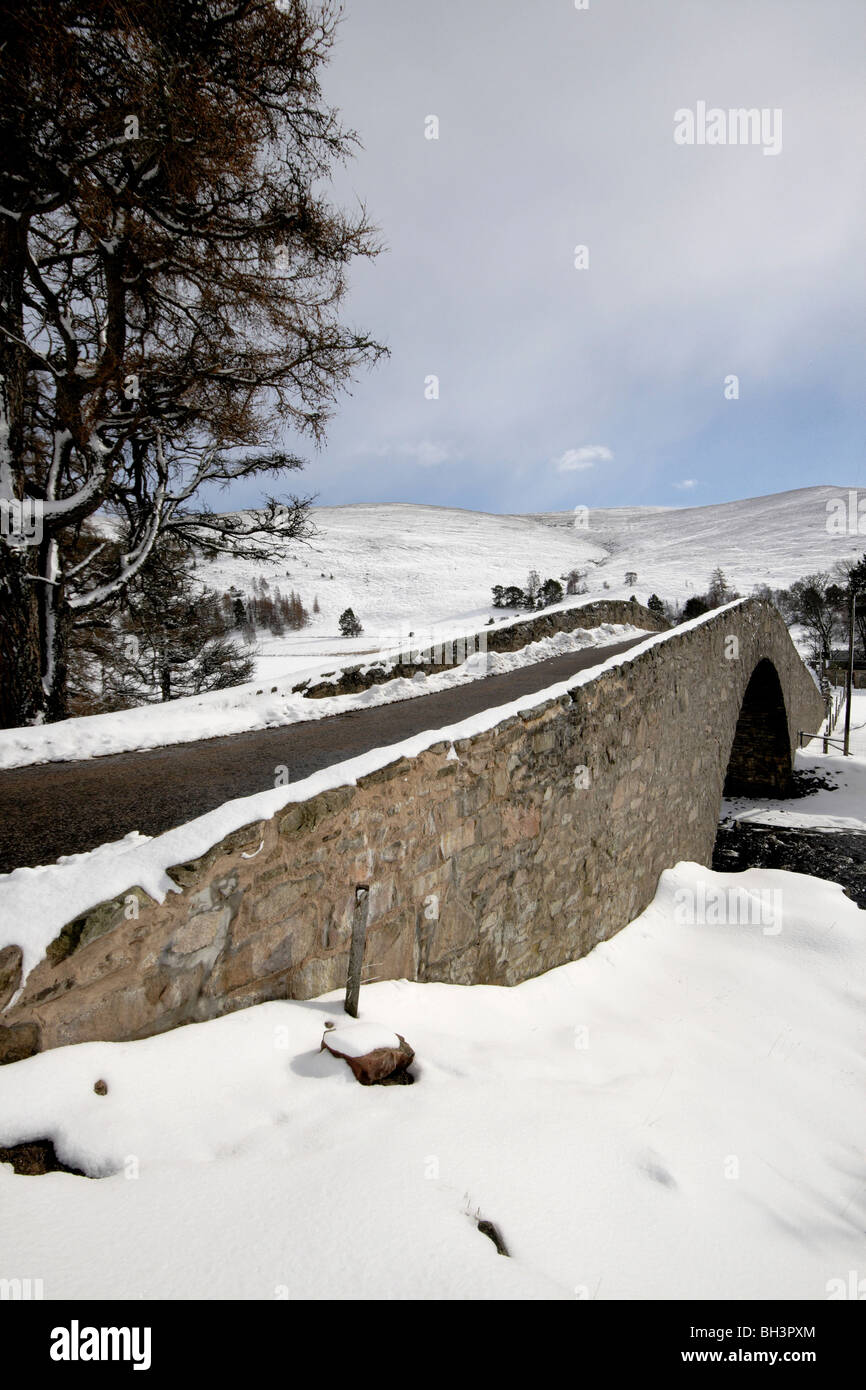 Pont à Gairnshiel historique près de Balmoral. Banque D'Images