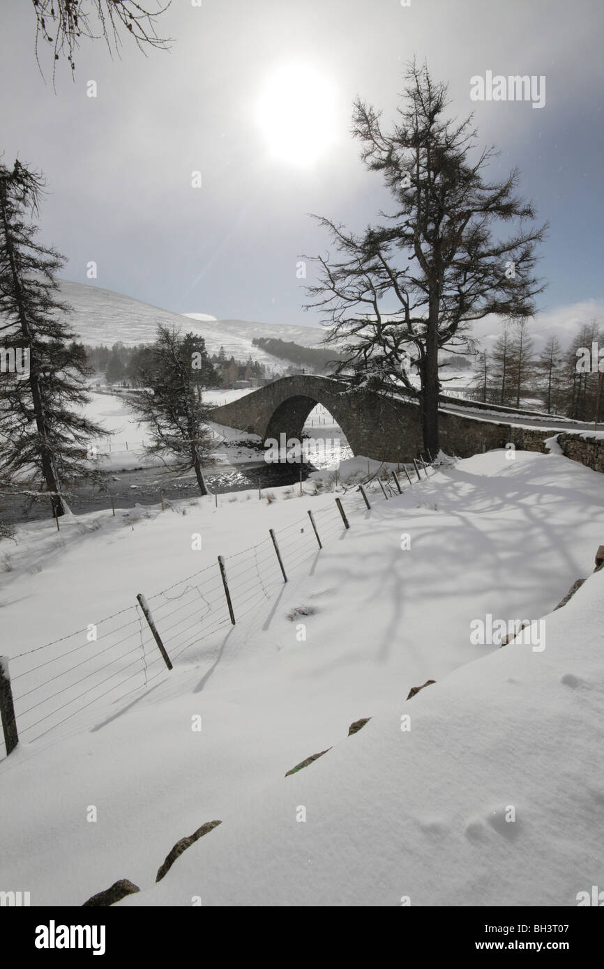 Pont à Gairnshiel historique près de Balmoral. Banque D'Images