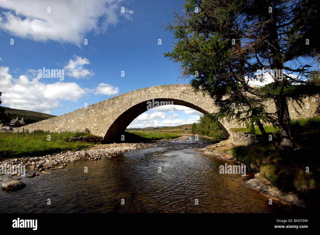 Pont à Gairnshiel historique près de Balmoral. Banque D'Images