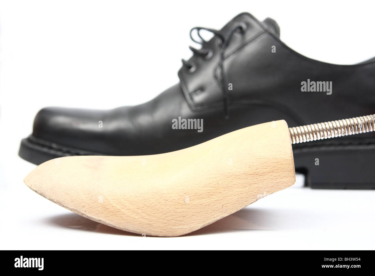 Arbre généalogique de sabots et de chaussures noires officielles sur fond blanc Banque D'Images