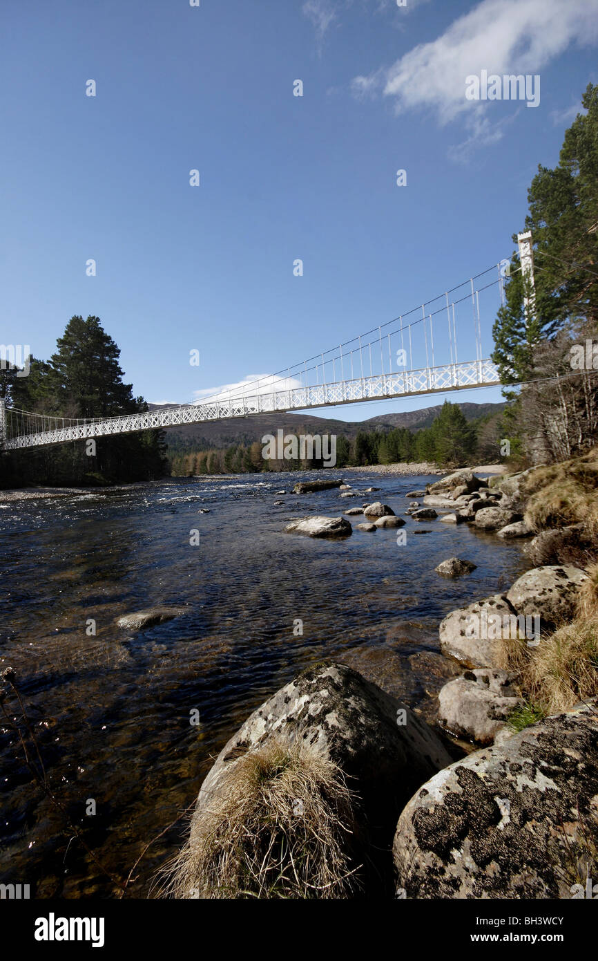 Ballochbuie pont sur la rivière Dee à Balmoral estate. Construit en 1924. Banque D'Images