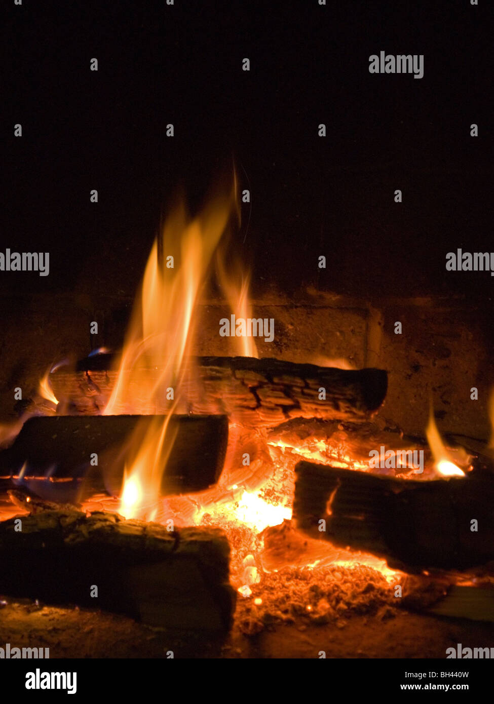 Flammes feu cheminée Banque D'Images