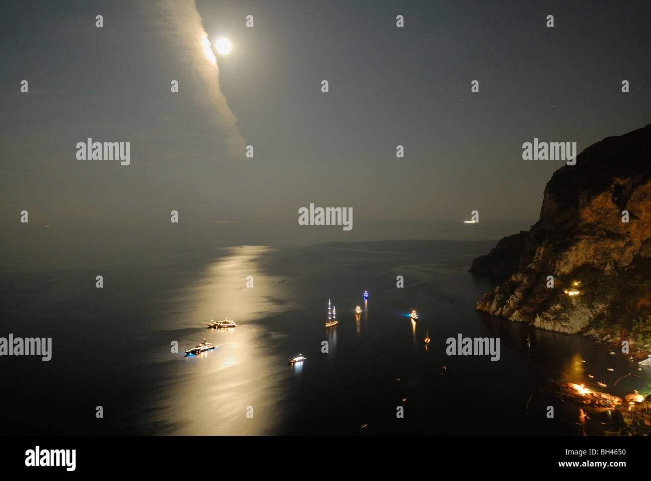 Vision de nuit de Marina Piccola, côte de l'île de Capri, Campanie, Mer Méditerranée, Italie Banque D'Images