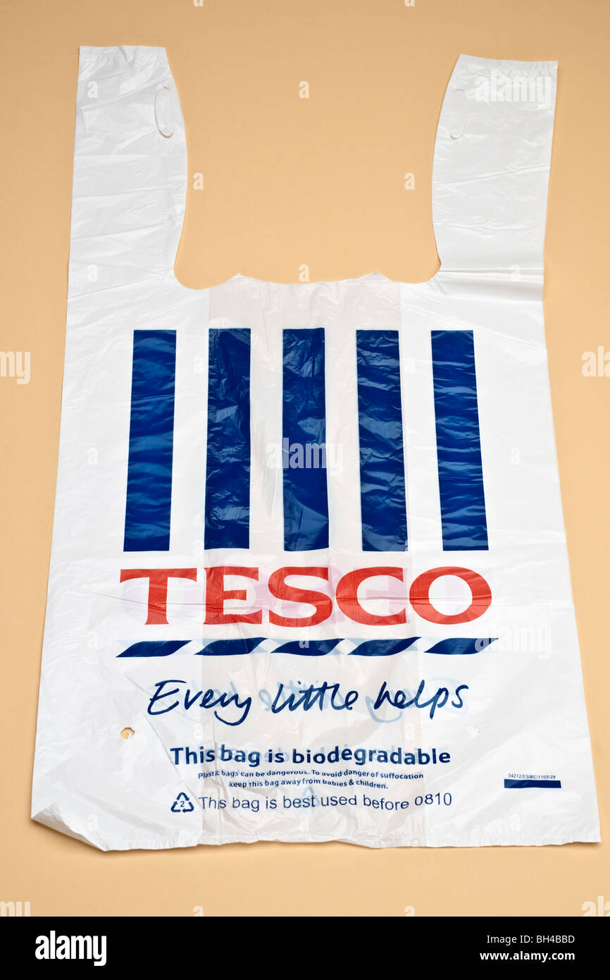 Tesco en plastique blanc et bleu panier Banque D'Images