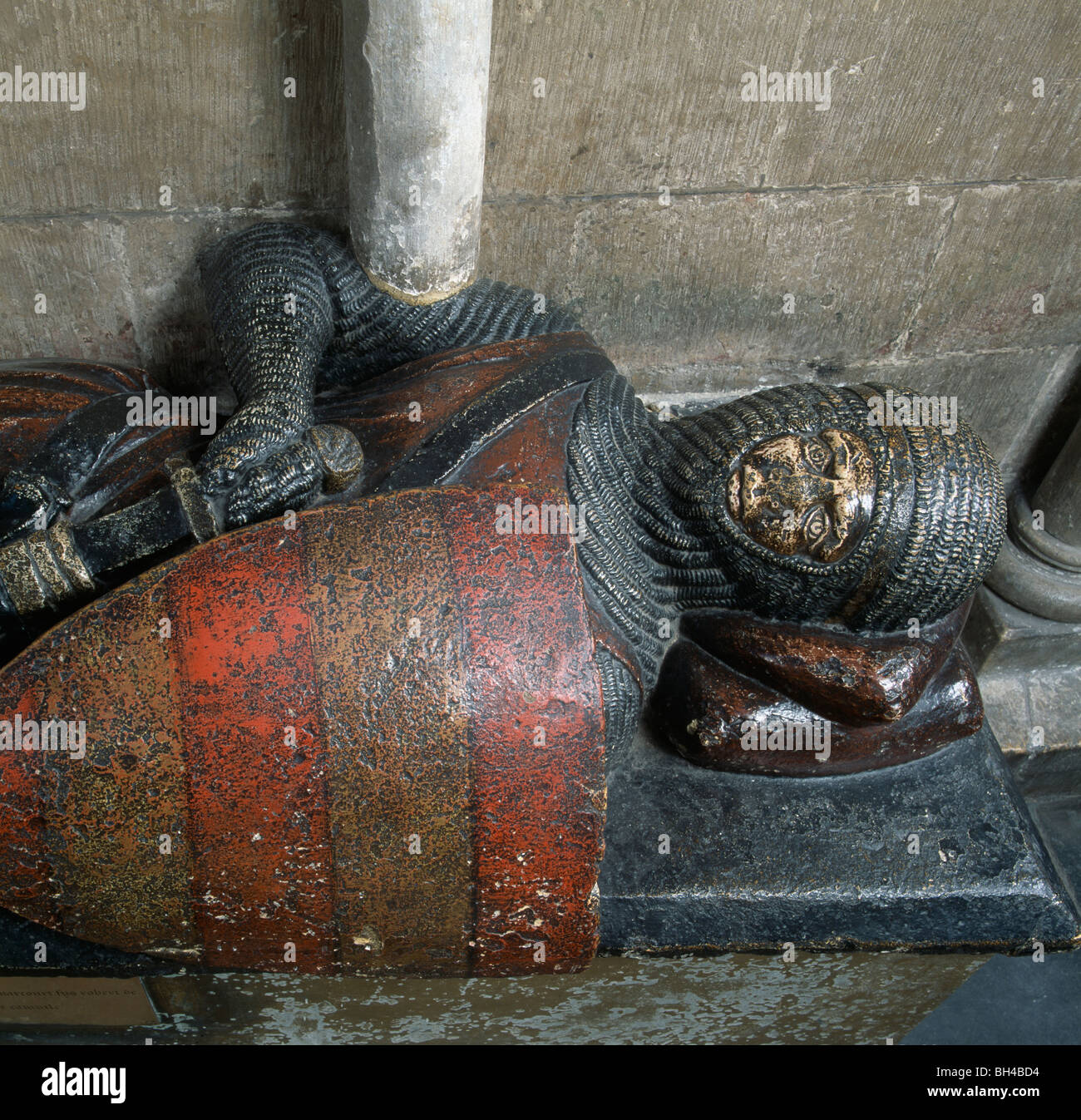 La Cathédrale de Worcester : effigie de chevalier en cotte de mailles avec épée. Chapelle du doyen. Banque D'Images