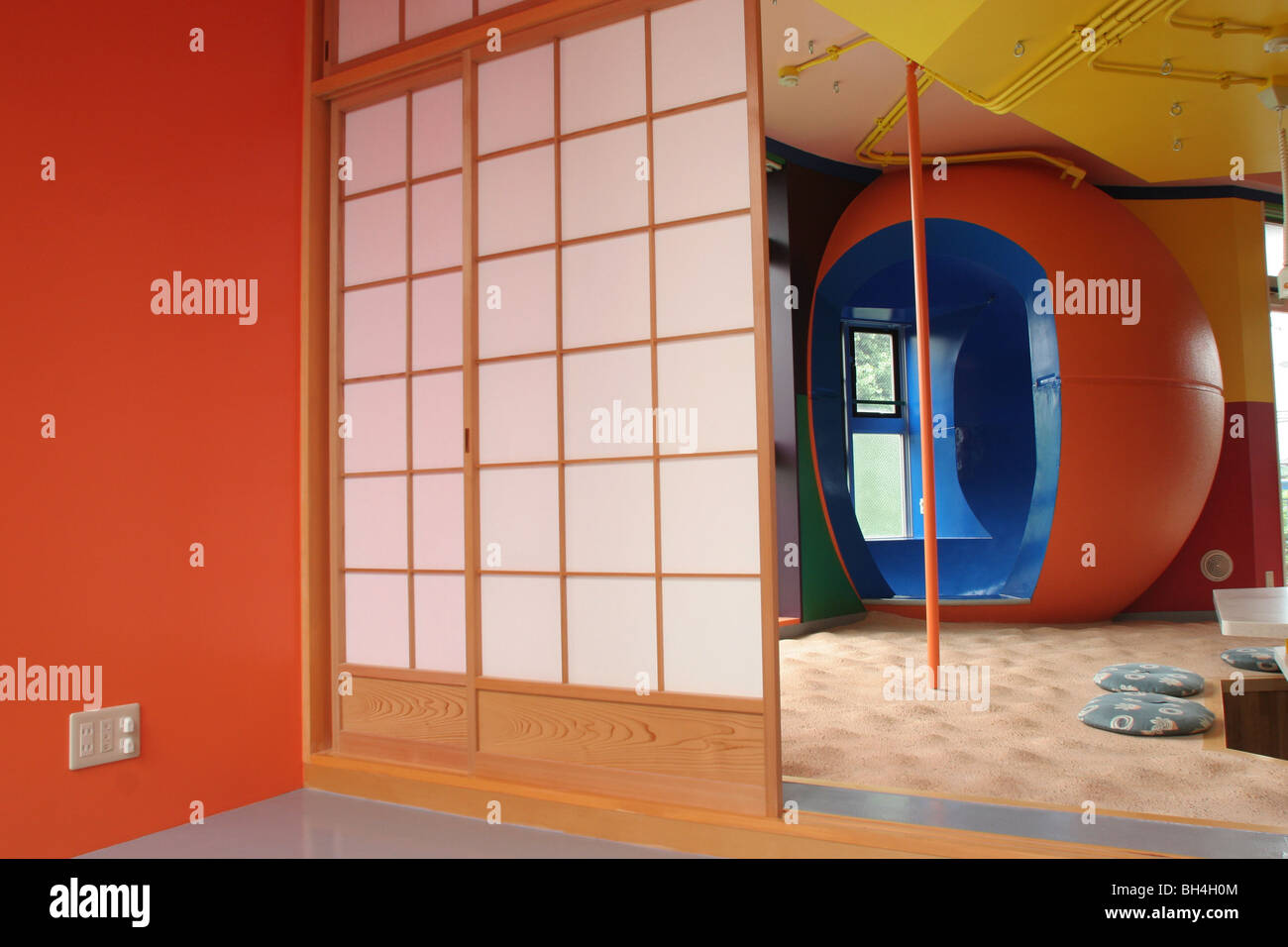 Images de la 9 appartements résidentiels, connu sous le nom de "destin réversible- Lofts En mémoire de Helen Keller', à Mitaka, Tokyo, Japon Banque D'Images