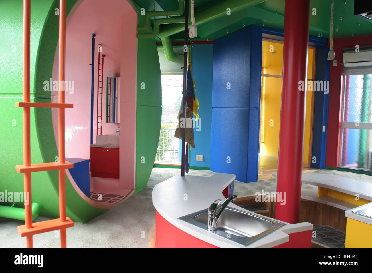 Images de la 9 appartements résidentiels, connu sous le nom de "destin réversible- Lofts En mémoire de Helen Keller', à Mitaka, Tokyo, Japon Banque D'Images