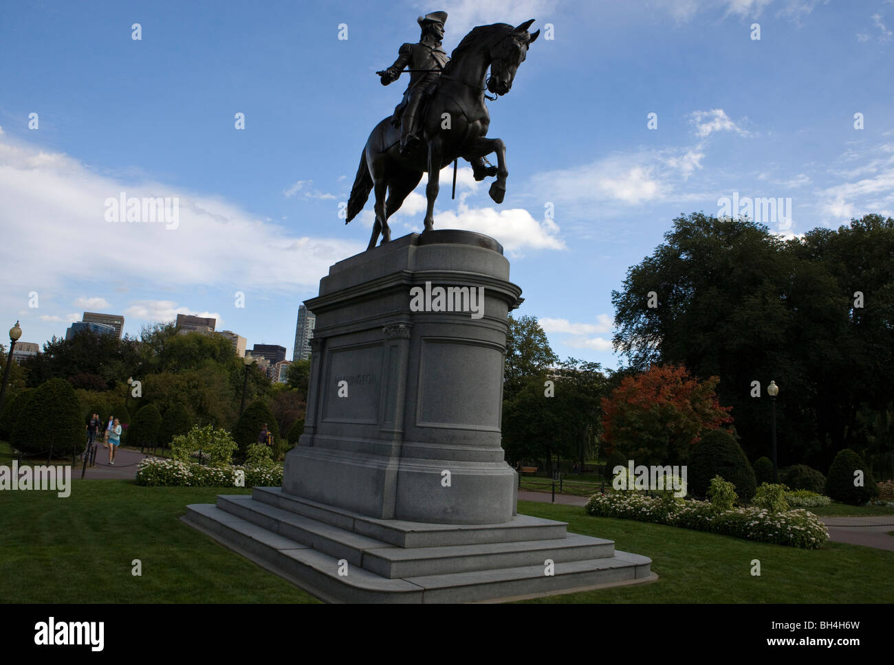 Boston, MA, USA ; Statue de George Washington, premier président des États-Unis d'Amérique, à cheval sur le jardin public. Banque D'Images