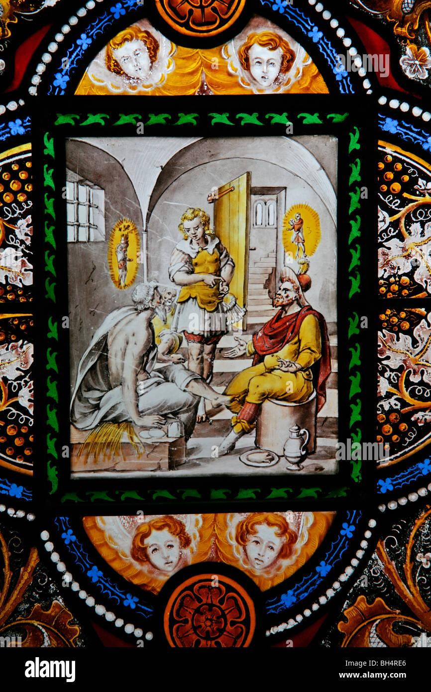Un vitrail représentant Joseph en prison l'interprétation des rêves, la Toussaint, l'Église, dans le Warwickshire Chadshunt Banque D'Images