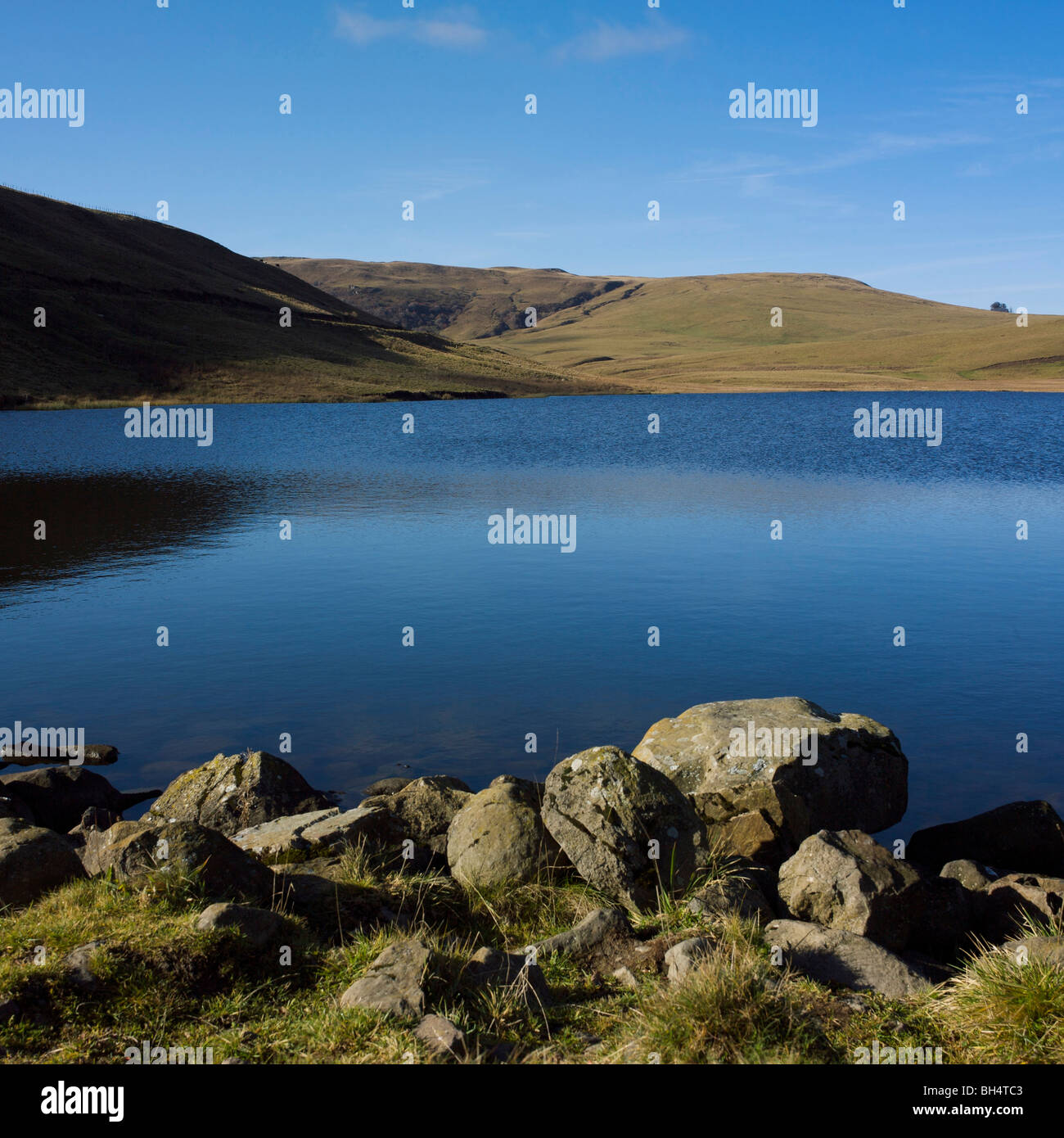Lac de montagne dans le cezallier. Auvergne.France. Banque D'Images