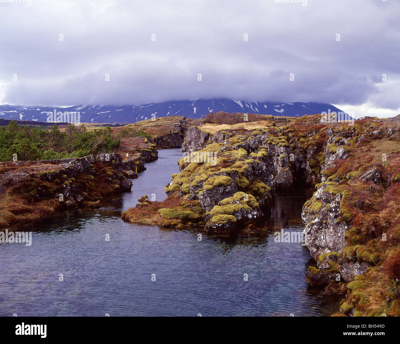 Fissure de la plaque continentale, le Parc National de Thingvellir, Thingvallavatn, République d'Islande Banque D'Images