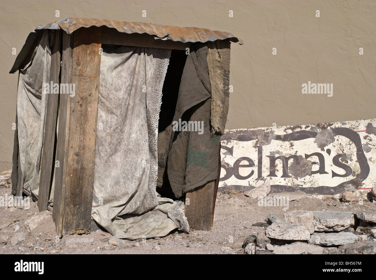 Une partie de l'ensemble du film, 'Le Livre d'Eli' peut encore être vu sur 12ème rue à Carrizozo, Nouveau Mexique. Banque D'Images
