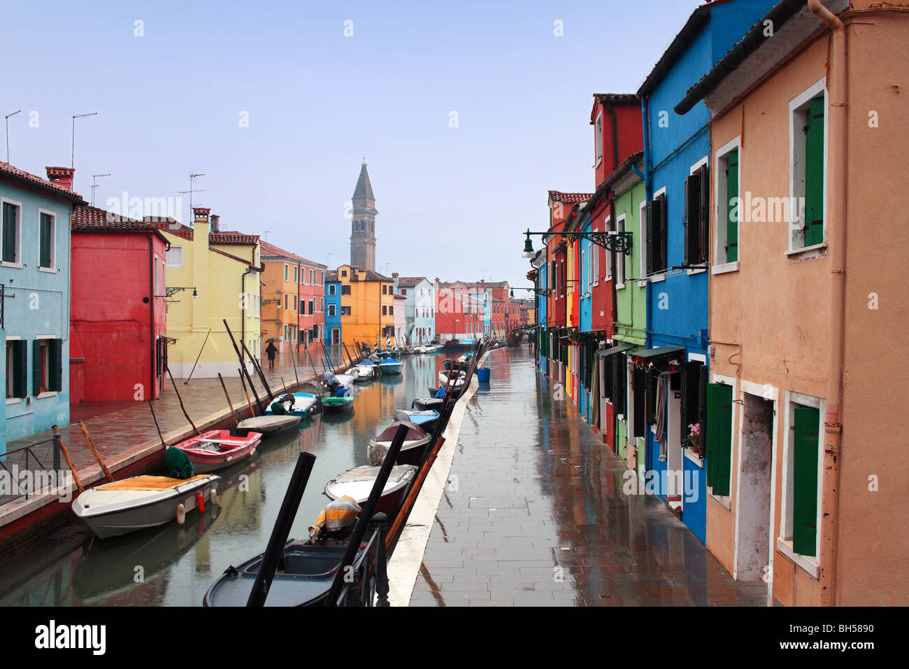 Les maisons aux couleurs pastel lumineux sur Burano Île dans le nord de la lagune de Venise, Italie Banque D'Images