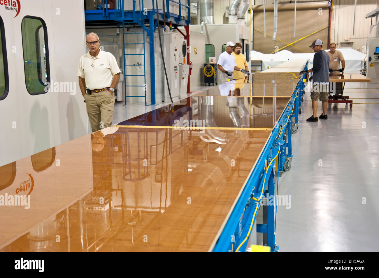 Paintshop de l'intérieur section production at Sea Ray Merritt Island usine de production, Florida, USA Banque D'Images