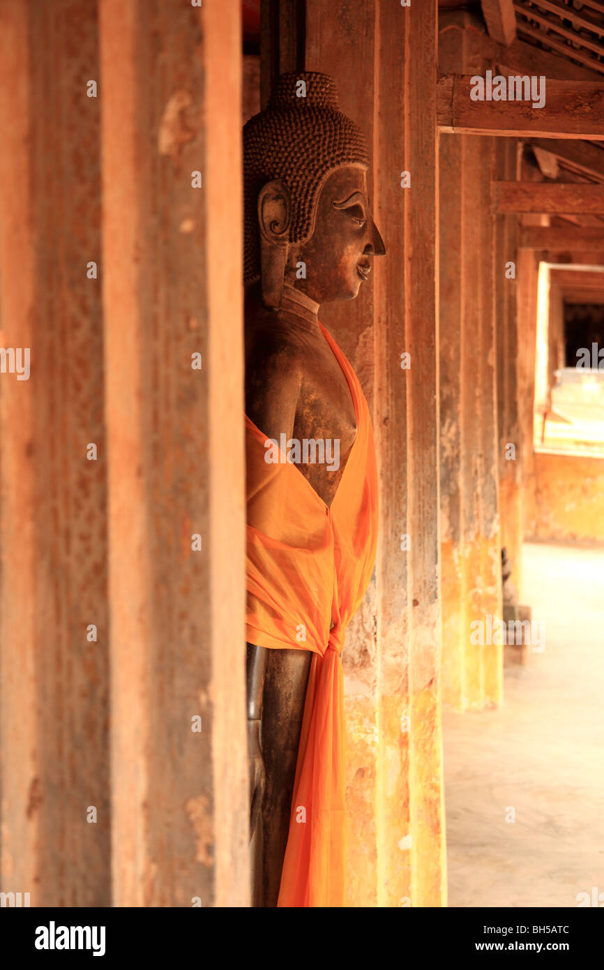 Statue de Bouddha au Wat Si Saket à Vientiane, au Laos. Banque D'Images