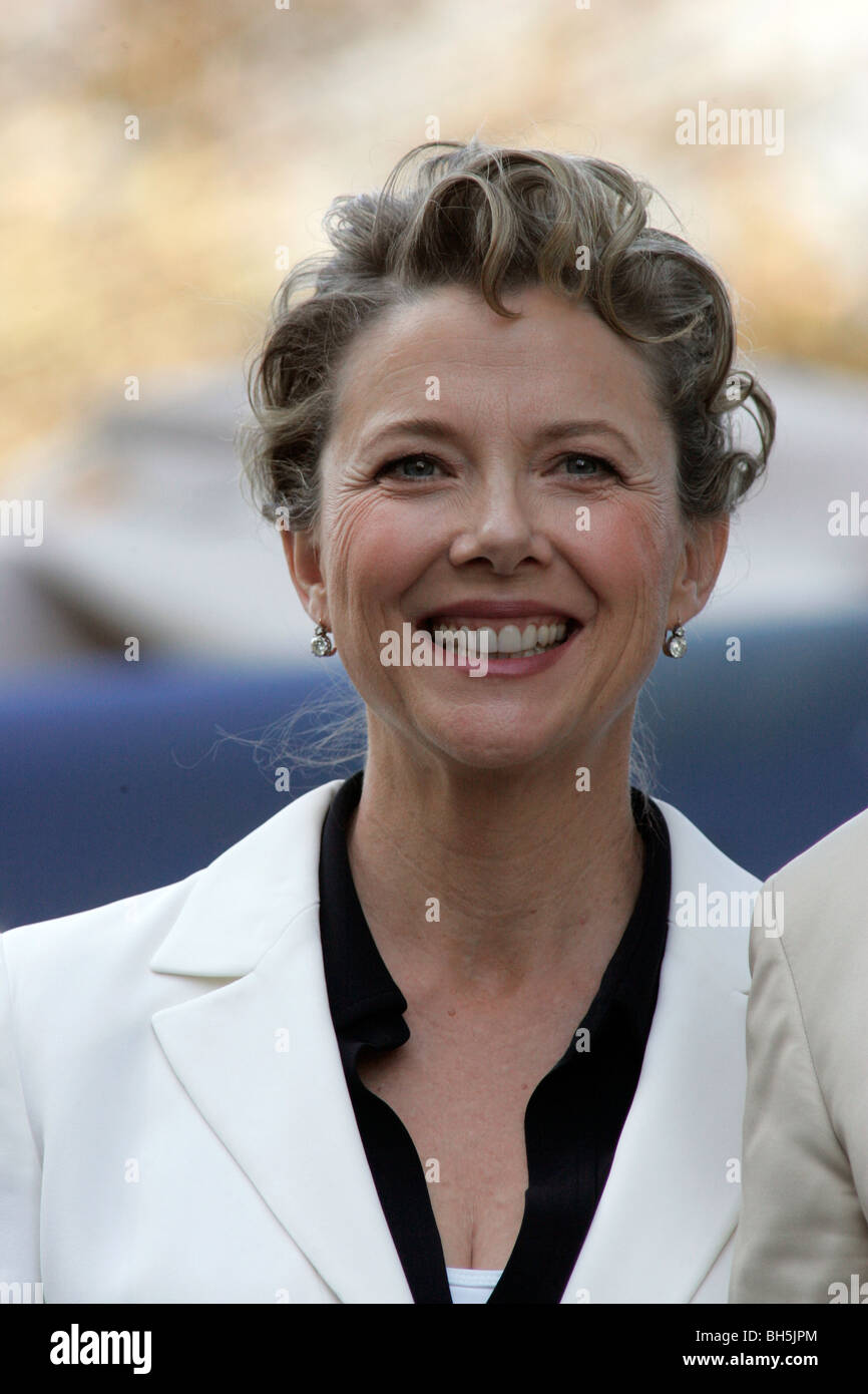 ANNETTE BENING Annette Bening Hollywood Walk of Fame HOLLYWOOD LOS ANGELES CALIFORNIA USA 10 novembre 2006 Banque D'Images