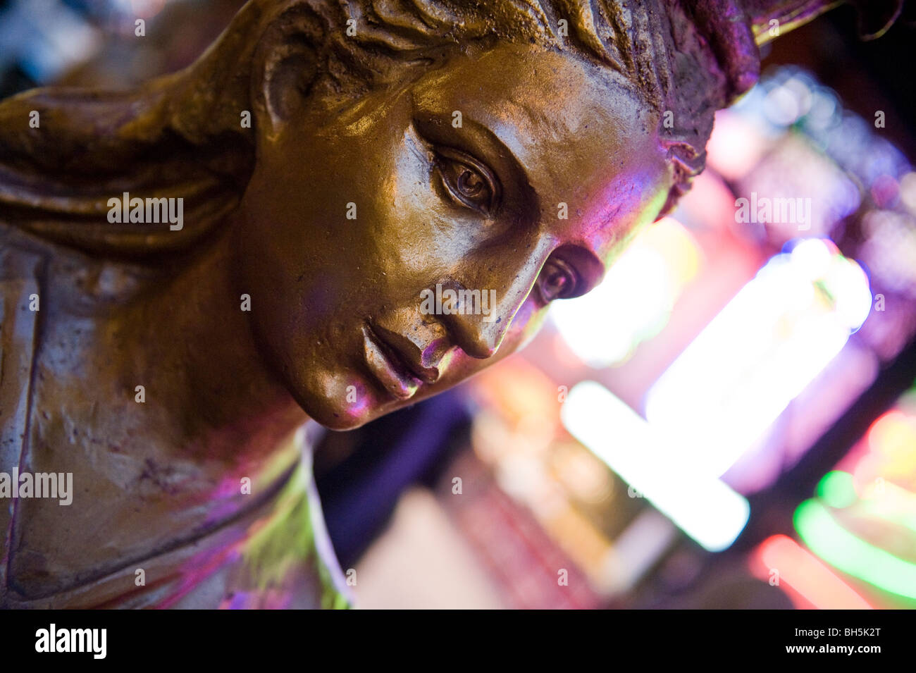 Une sculpture en bronze et d'un buste Banque D'Images