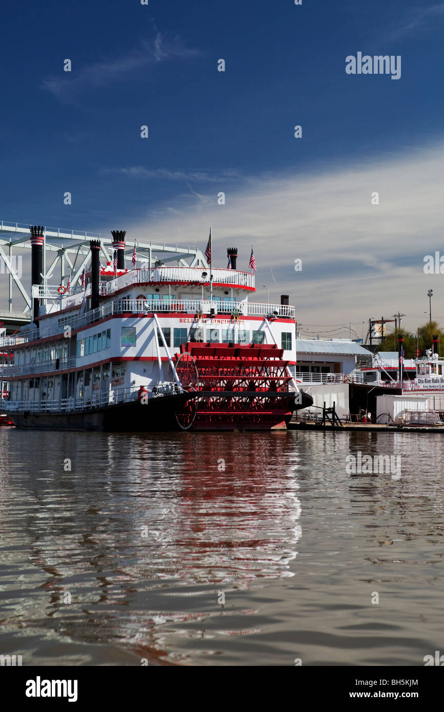 Bateau à vapeur Belle of Cincinnati riverboat. L'Ohio River, Cincinnati, États-Unis d'Amérique Banque D'Images