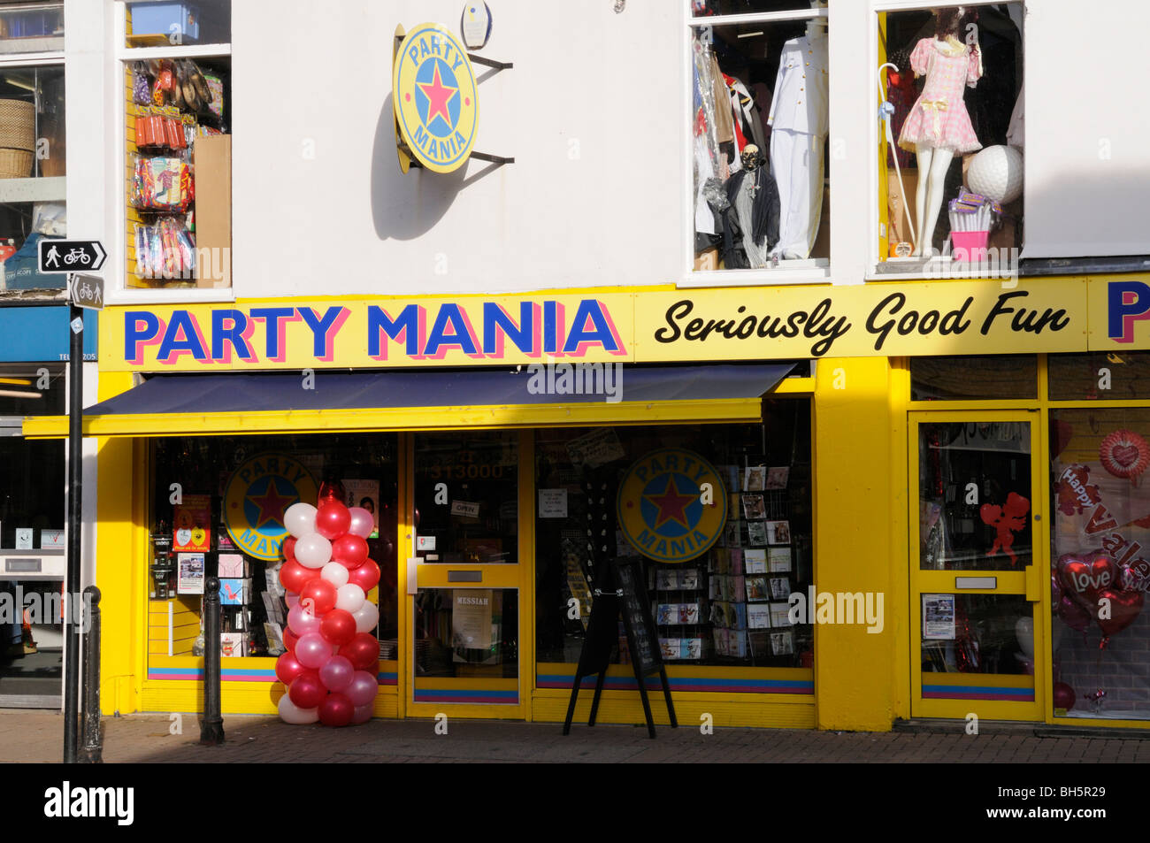 L'Angleterre, Cambridge ; Partie Mania shop à Burleigh Street Banque D'Images