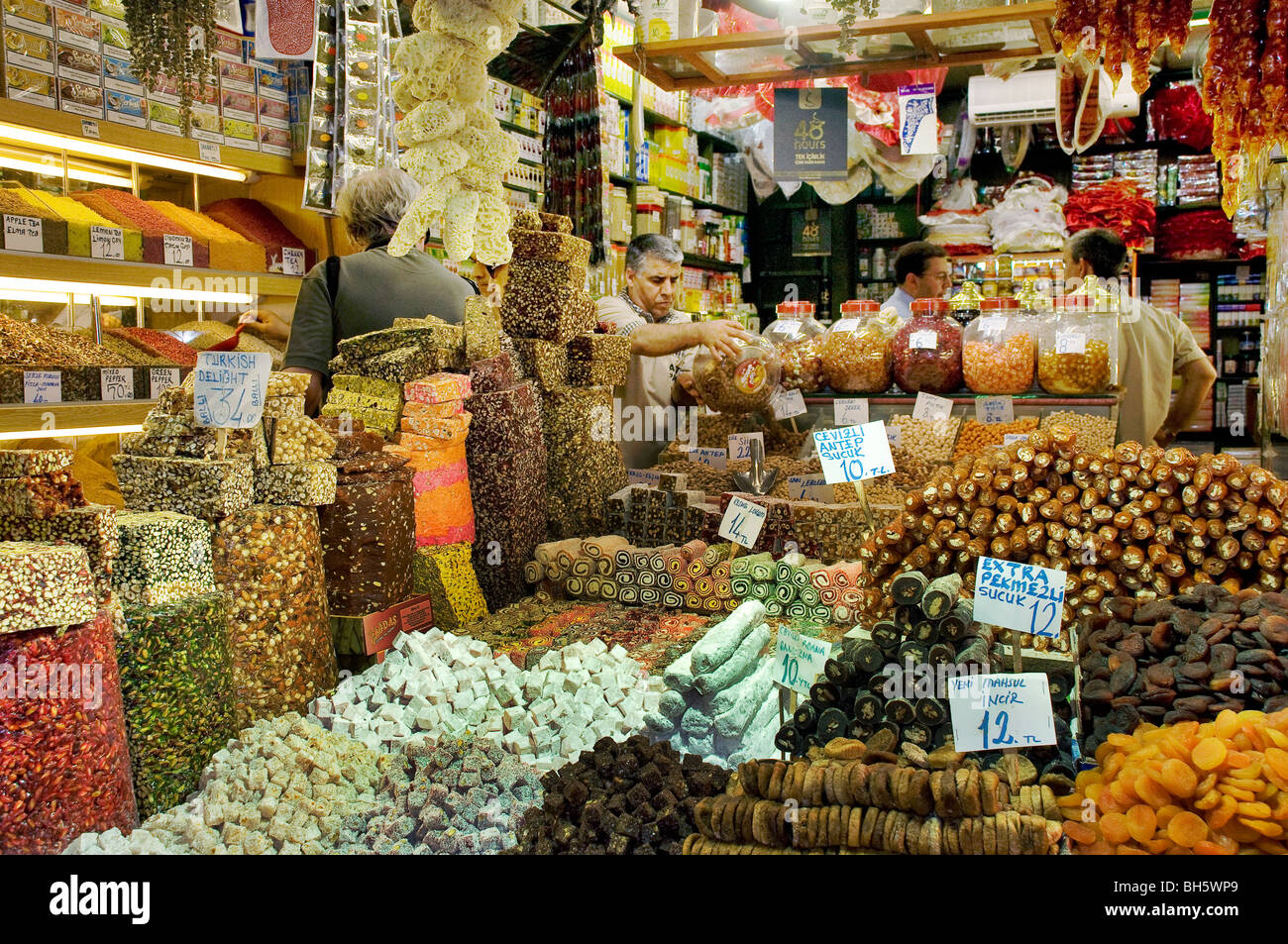 Marché aux épices et sucreries Istanbul Turquie Banque D'Images