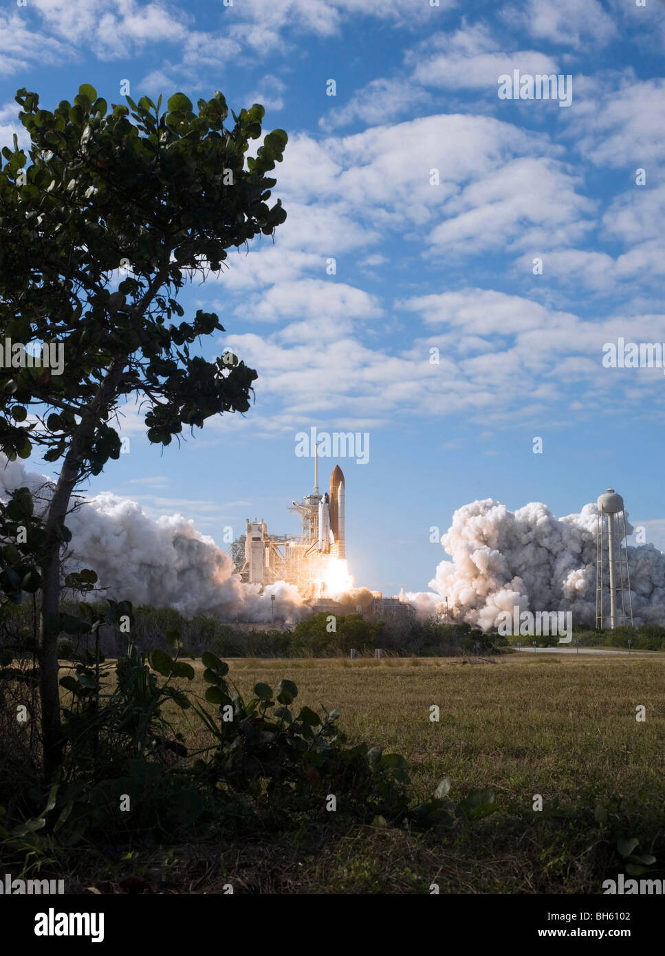 La navette spatiale Atlantis décollera à partir de sa plateforme de lancement au Centre spatial Kennedy, en Floride. Banque D'Images