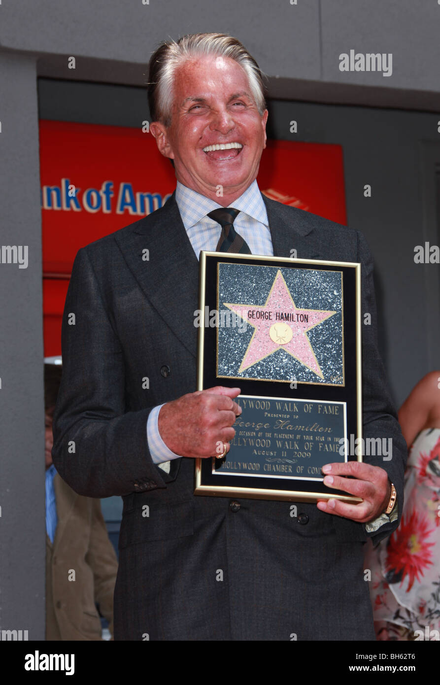 GEORGE HAMILTON GEORGE HAMILTON HONORÉ PAR LE WALK OF FAME HOLLYWOOD Los Angeles CA USA 12 Août 2009 Banque D'Images