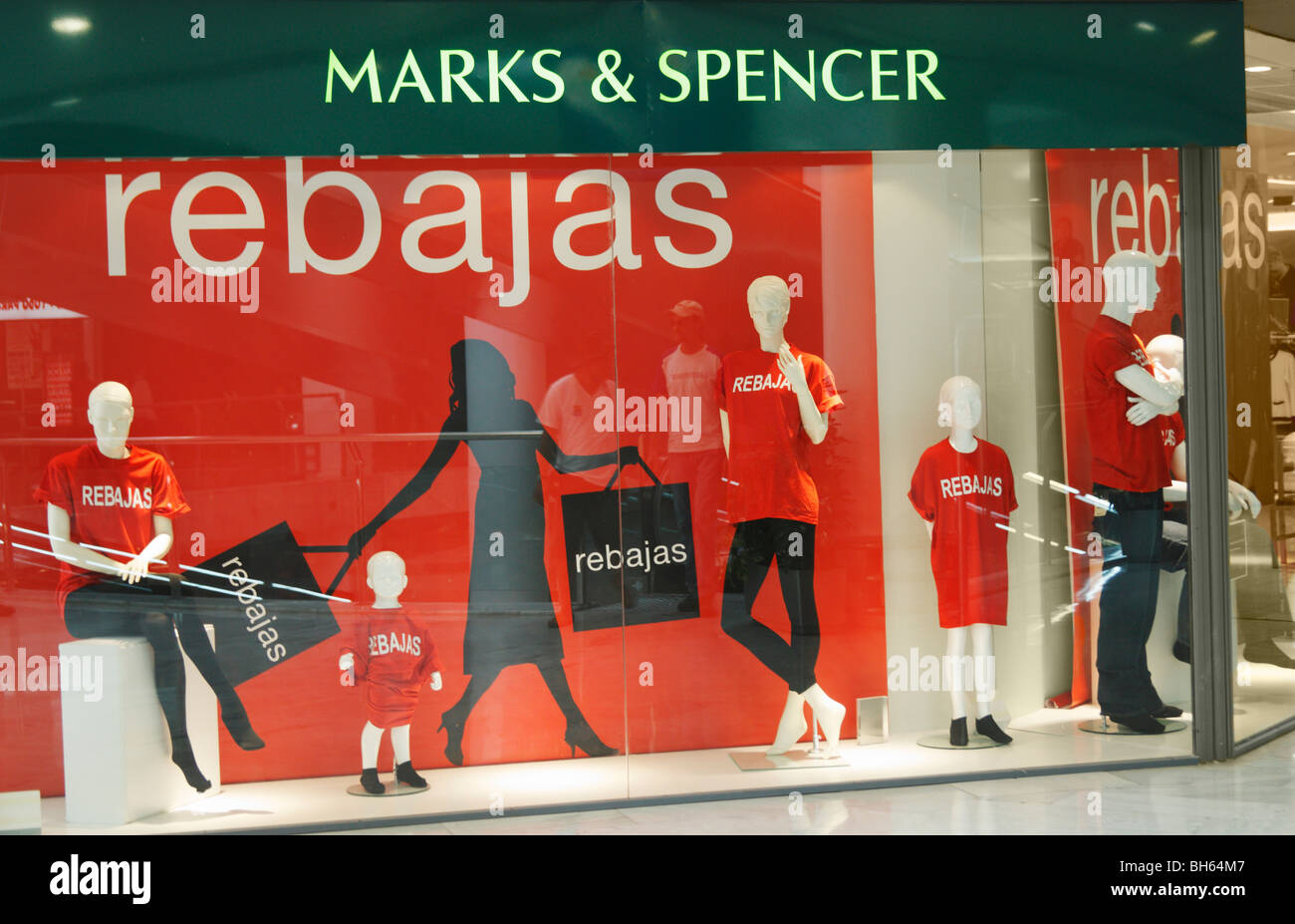 Rebajas Sales (en espagnol) les signes en magasin Marks & Spencer en Espagne Banque D'Images