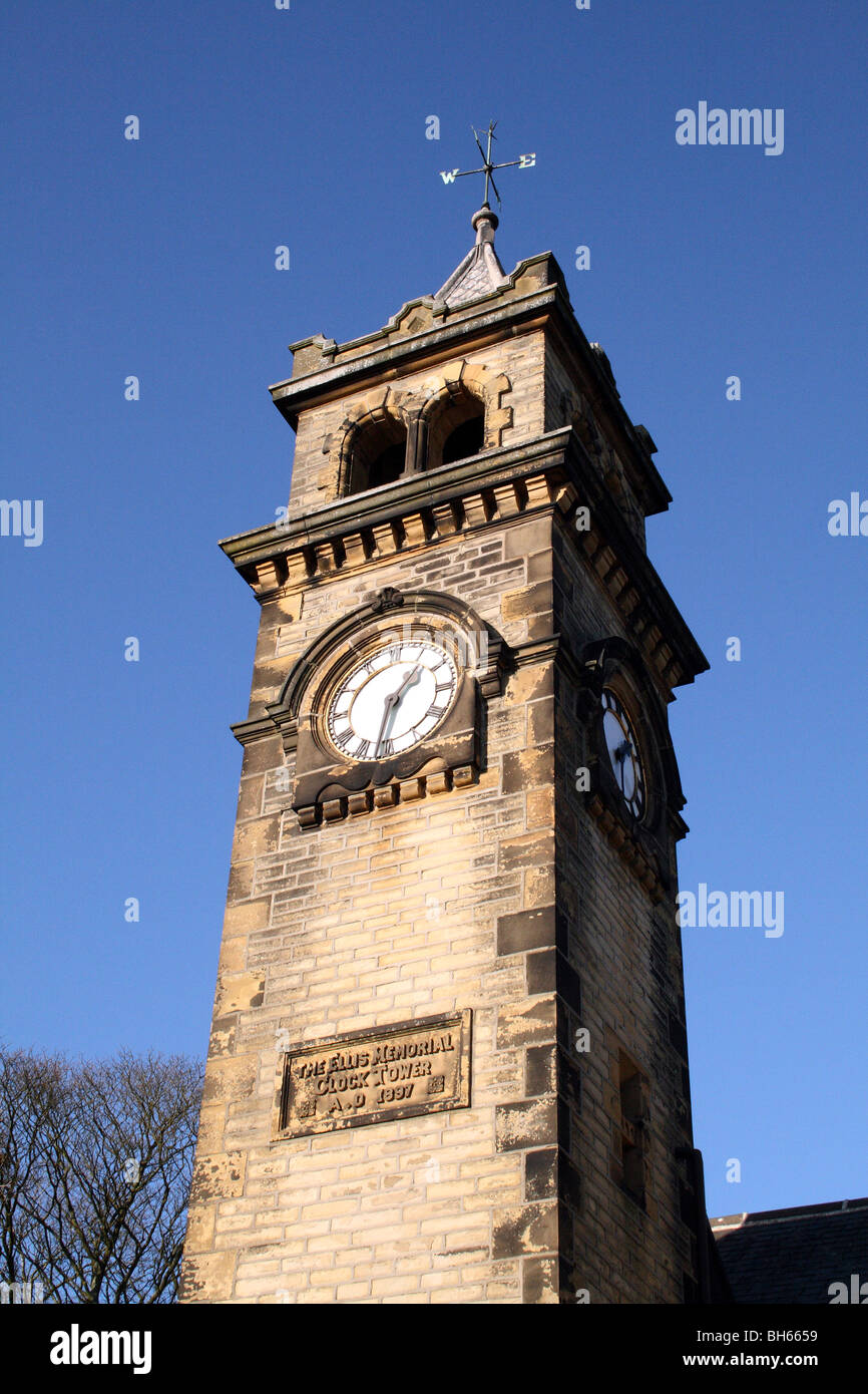 Tour de l'horloge vert Norwood Yorkshire Calderdale Ellis Memorial Tower 1897 Banque D'Images