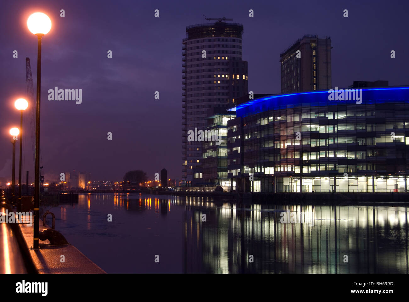 Salford Quays au crépuscule en hiver, le Grand Manchester UK Banque D'Images