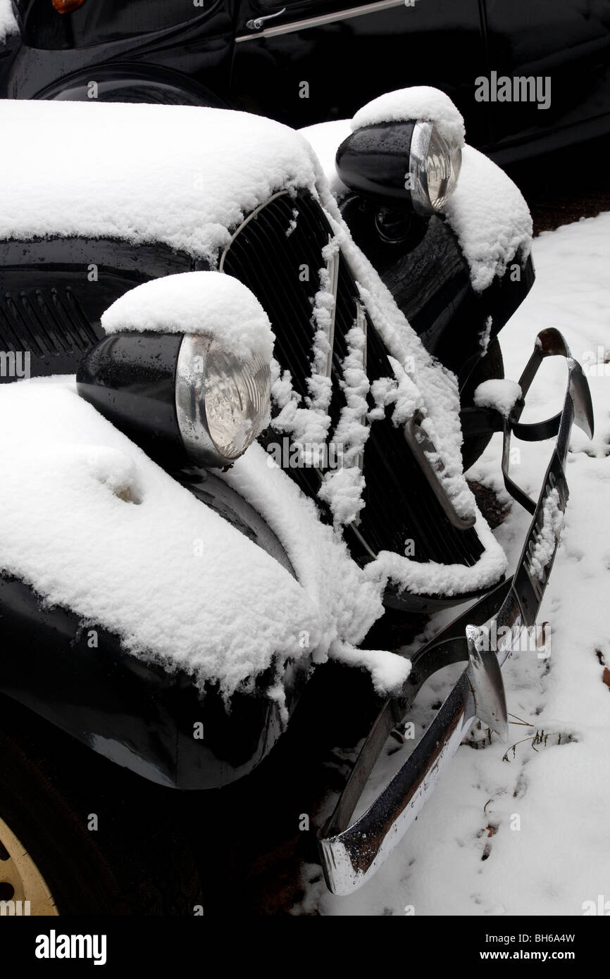 Citroen Traction Avant dans la neige. Banque D'Images
